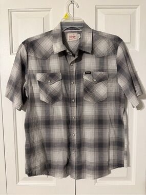 Wrangler Men's Short-Sleeve Gray Plaid Western Shirt